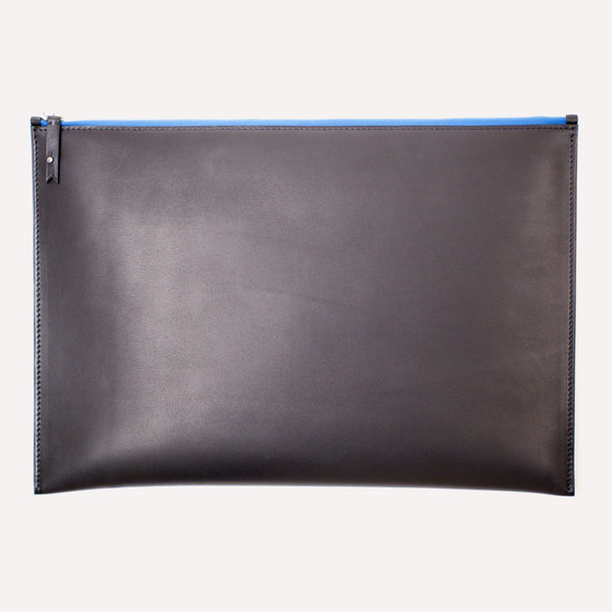 Pélican L, veau barenia noir, zip bleu