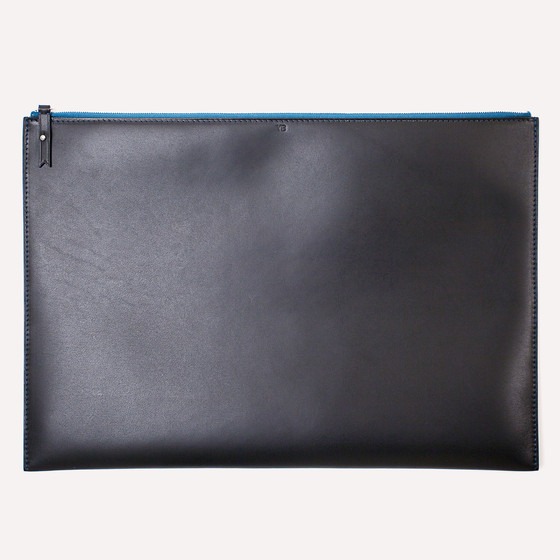 Pélican L, veau barenia noir, zip lagon
