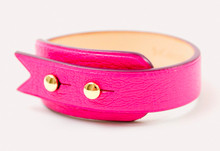 Sainte-Anne fin - Bracelet cuir en chèvre fuchsia, finitions or jaune