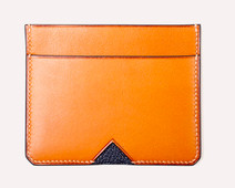 Valois M - Porte-cartes cousu main en veau barenia gold, doublure chèvre atlantic